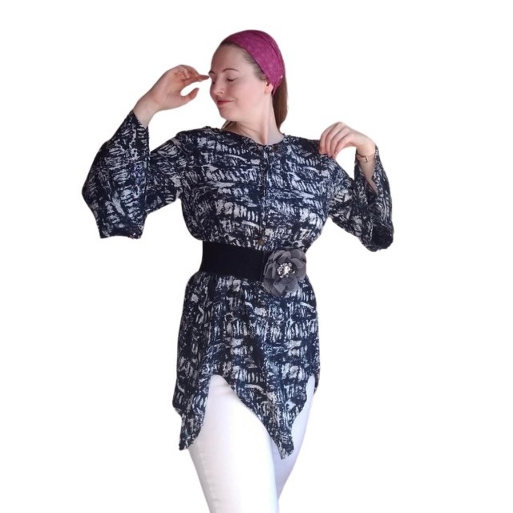 Antthony Design Originals | Blue/White Abstract Asymmetric Tunic Top Small